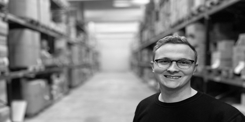 Christian Brock håndterer kunderne med stil