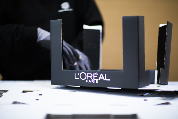 Displaypakning bliver foldet